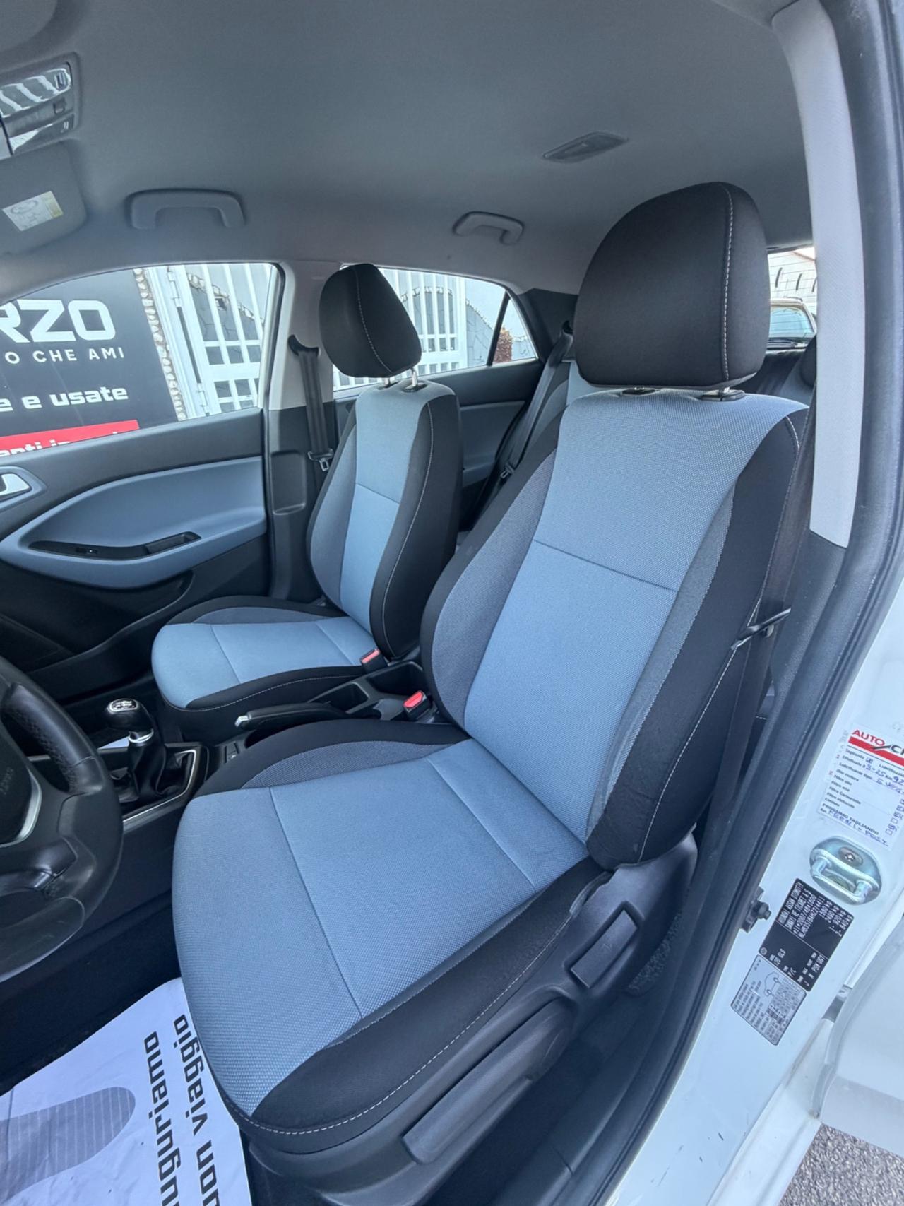 Hyundai i20 Coupé 1.2 3 porte Login