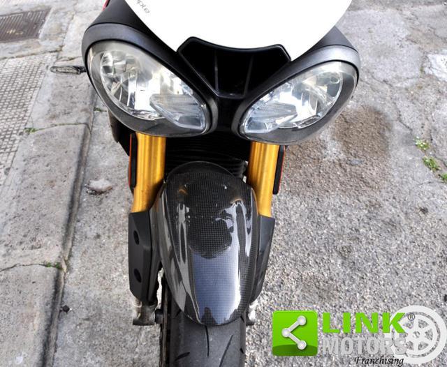 TRIUMPH Speed Triple R 1050