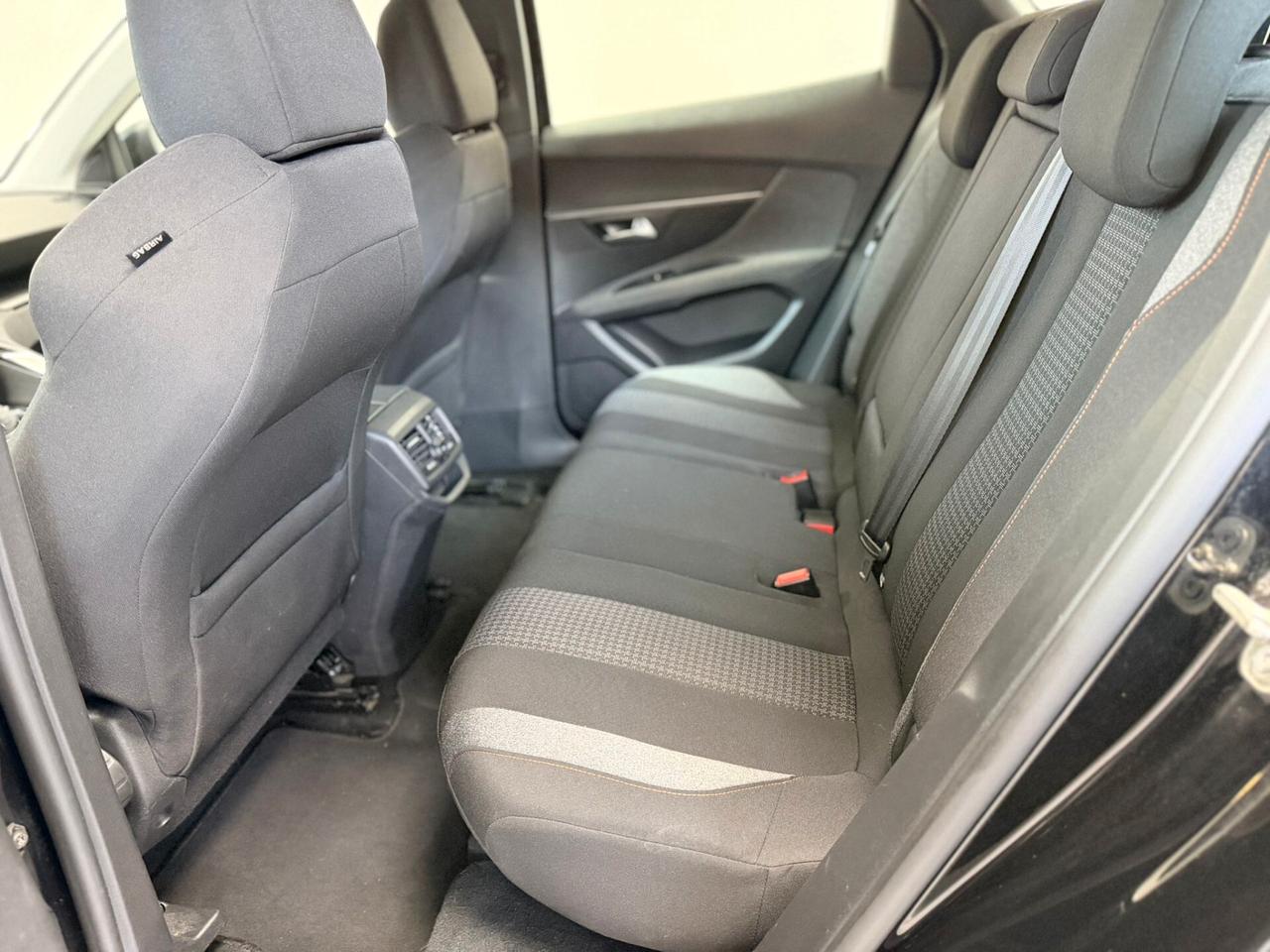 Peugeot 3008 1.5 diesel 131CV EAT8 Allure anno 12/2021 Permute Garanzia Finanziamenti