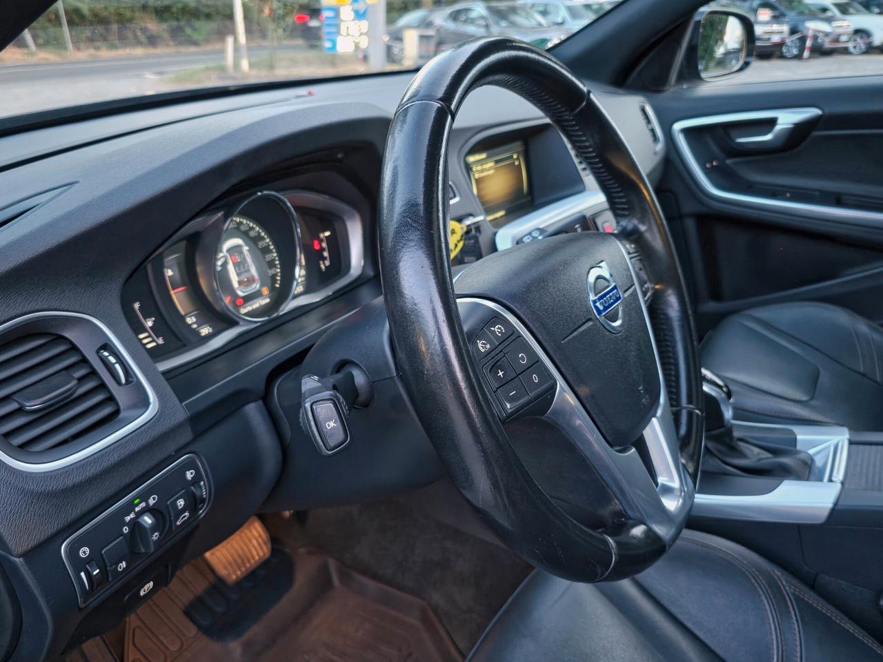 Volvo V60 Cross Country D4 Geartronic Summum 2016-E6 Automatico