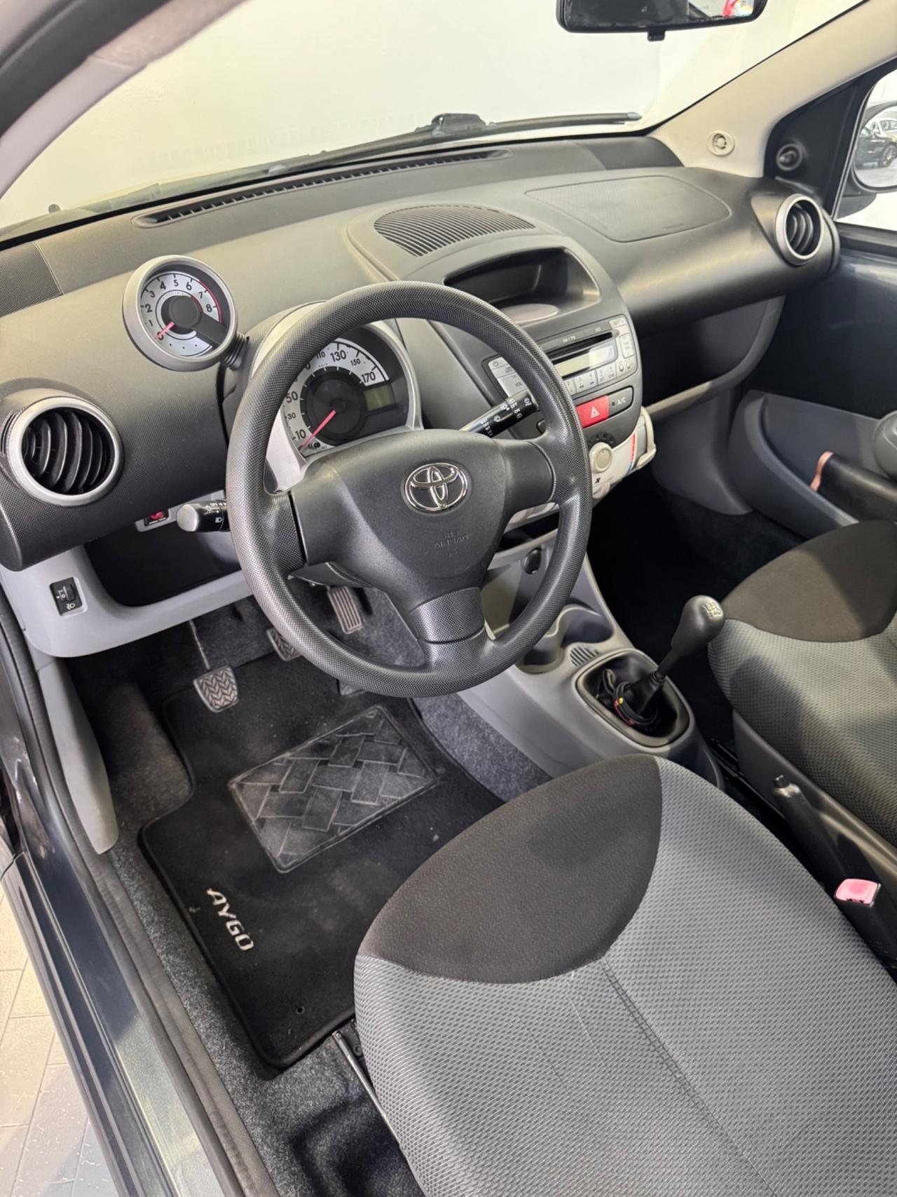 Toyota Aygo 1.0 12V VVT-i 5 porte Sol