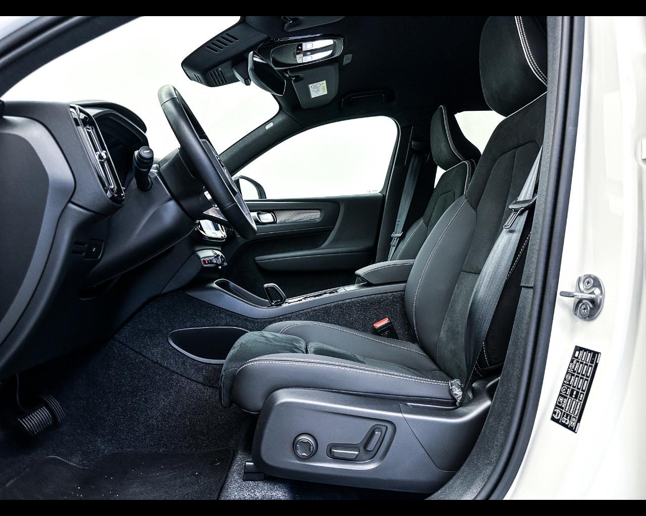 VOLVO XC40 Plus Dark B4 AUT