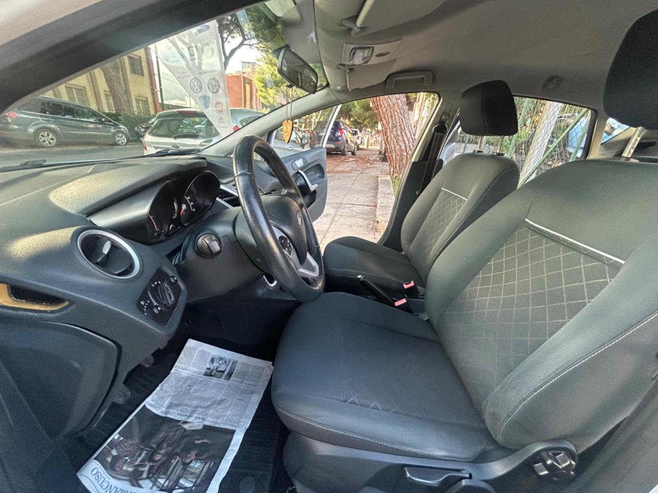 Ford Fiesta 1.4 TDCi 70CV 5 porte Titanium