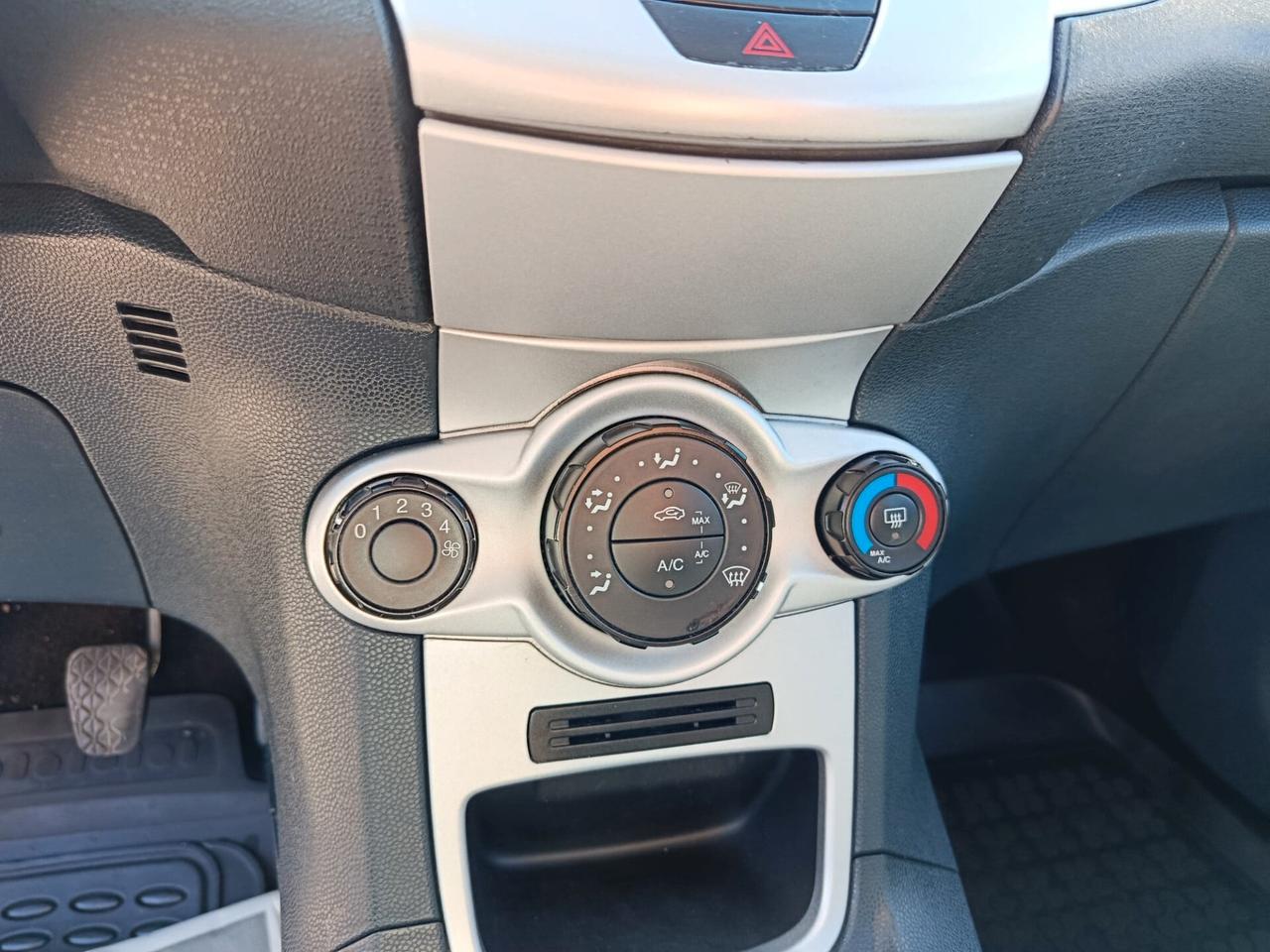 Ford Fiesta 1.4 TDCi 70CV 5 porte Titanium