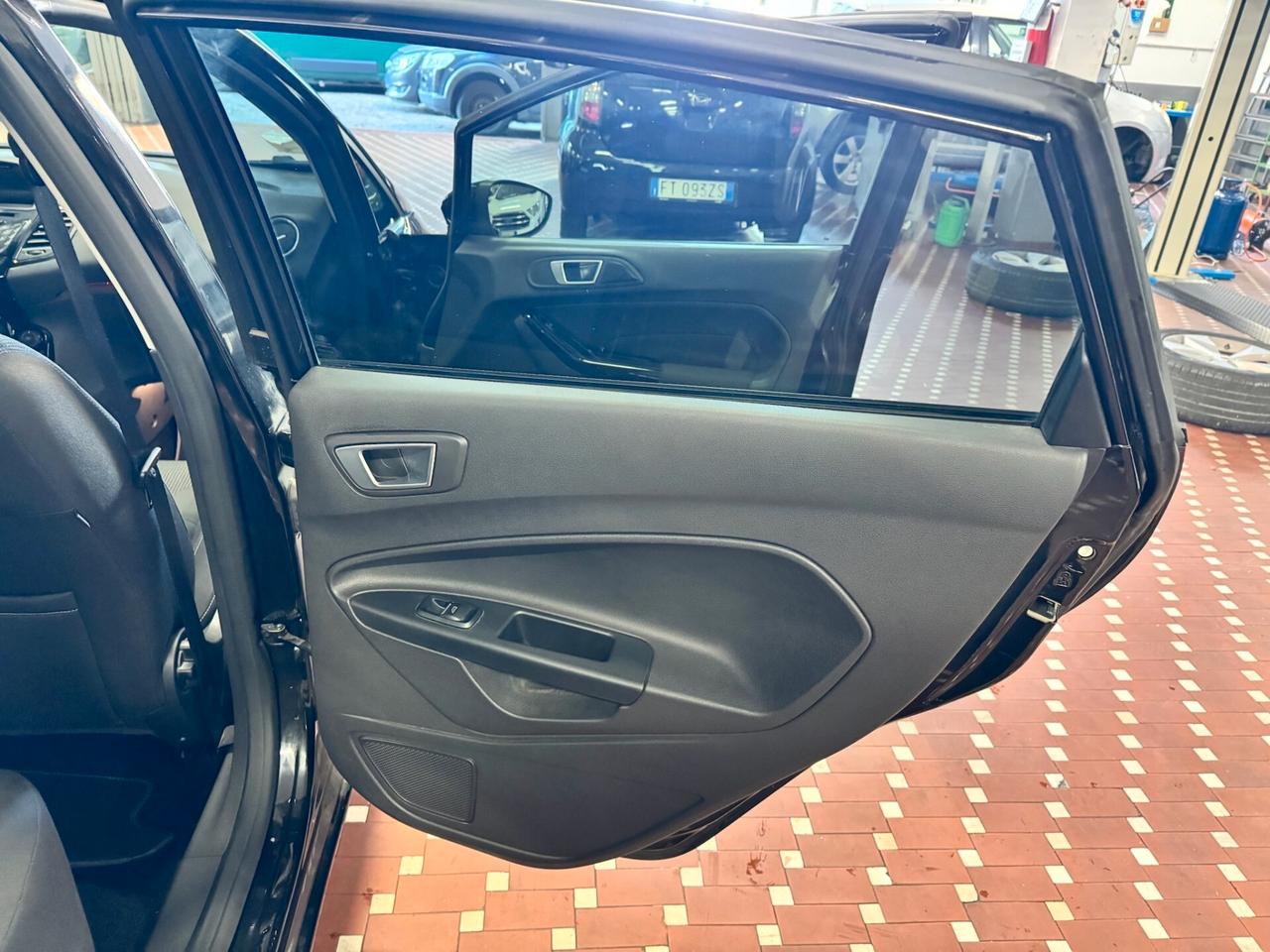 Ford Fiesta 1.2 60CV 5 porte Black & White Edition - UNICO PROPRIETARIO