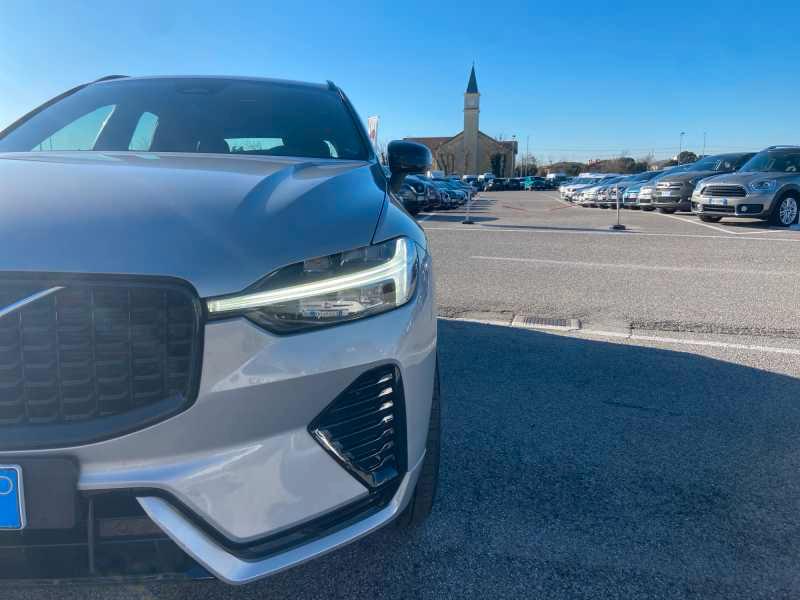 VOLVO XC60 2.0 b4 R-design awd auto