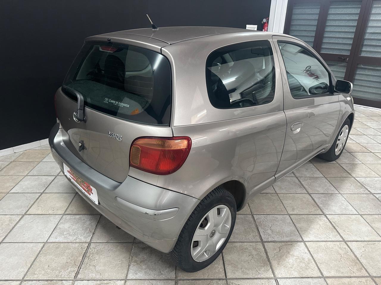 TOYOTA Yaris 1.0i (65) 3.p Sol 2004