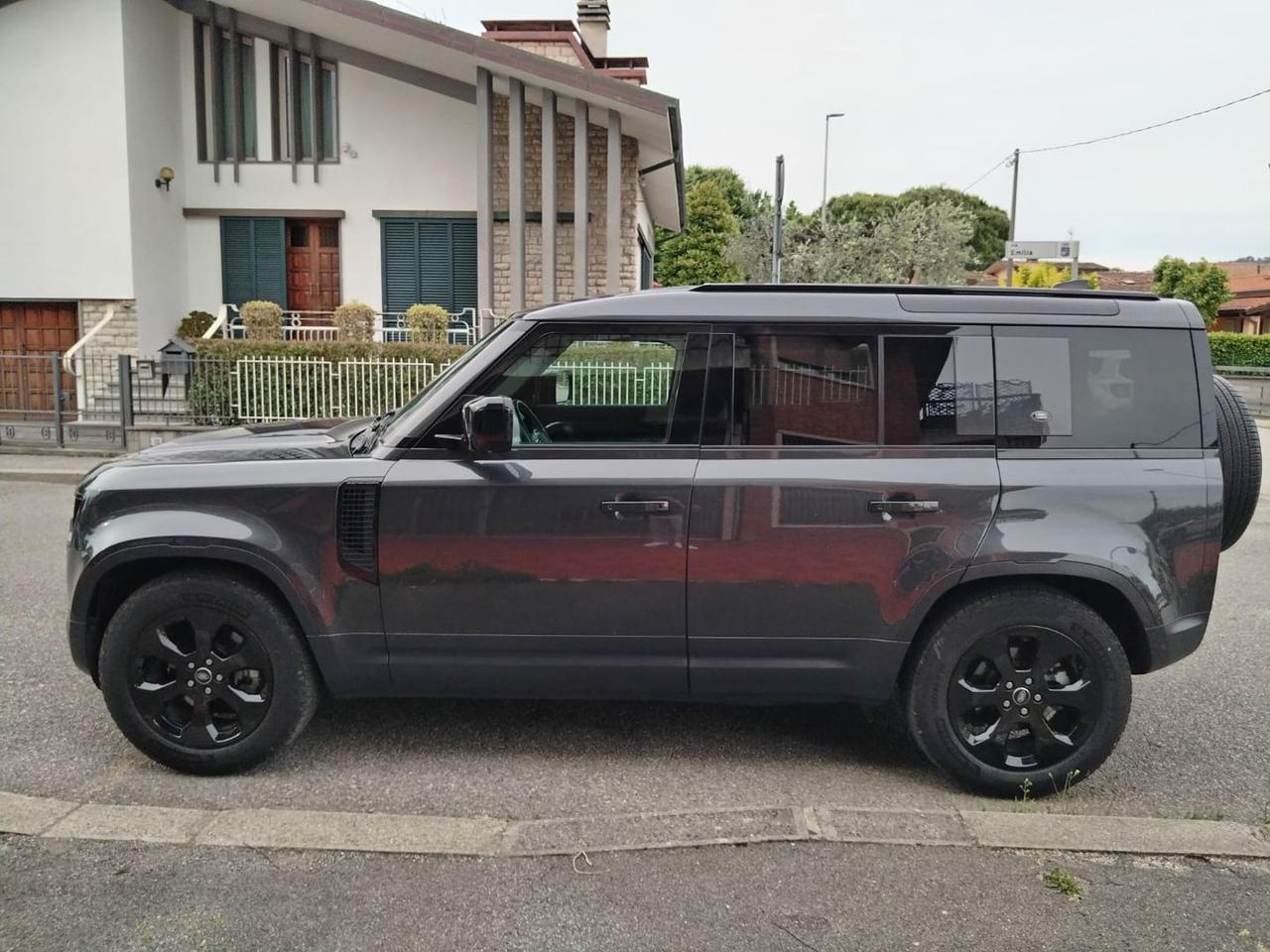 Land Rover Defender SE D 200 MHEV