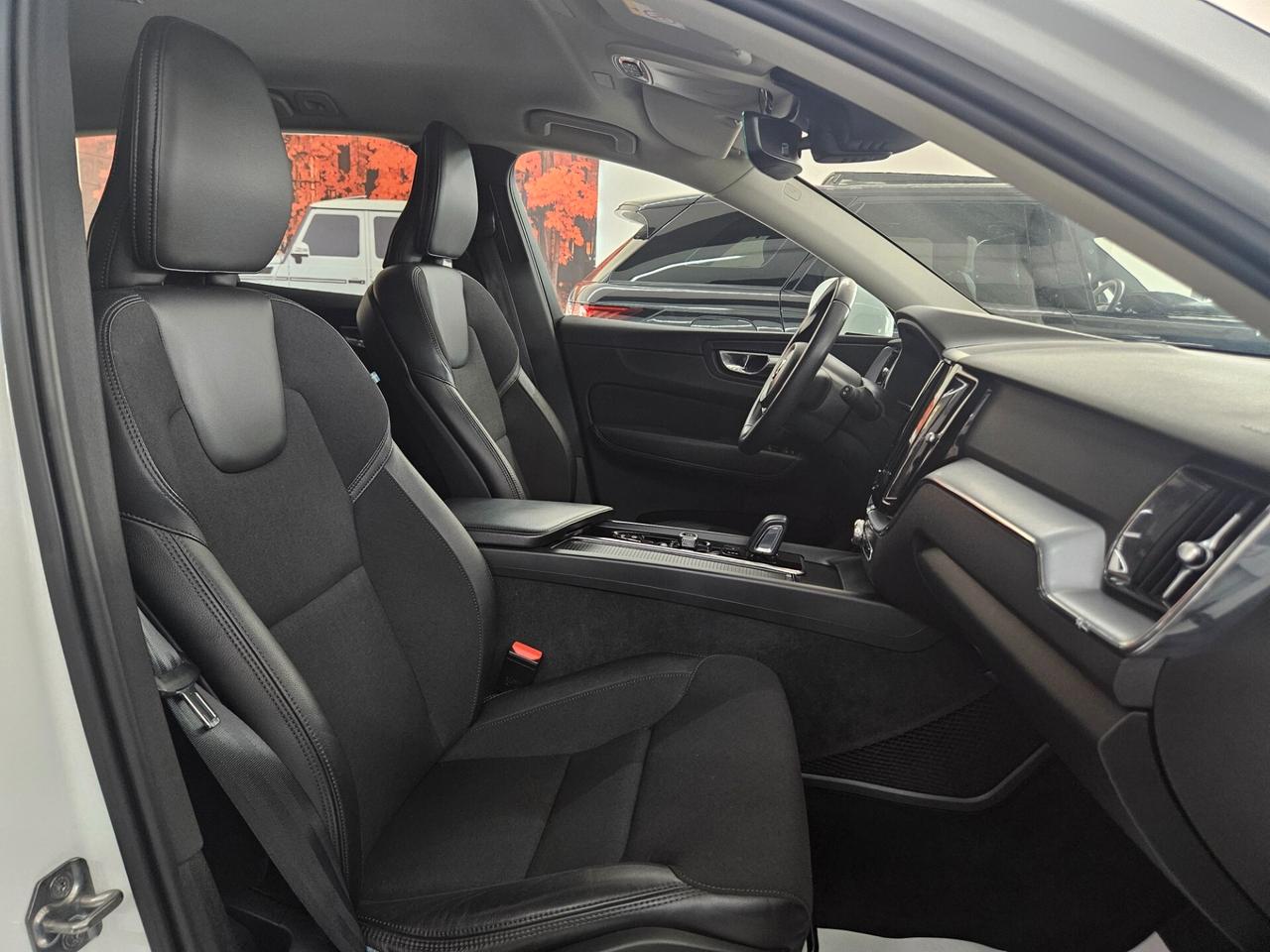 Volvo XC60 2.0 b4 Momentum awd auto my20 - IVA ESPOSTA