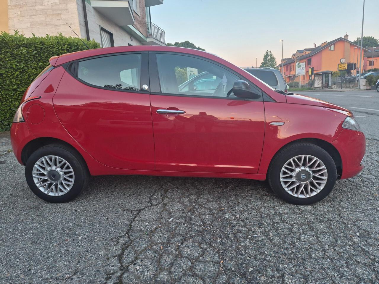 Lancia Ypsilon 0.9 TwinAir 85 CV 5 porte Metano Ecochic Gold