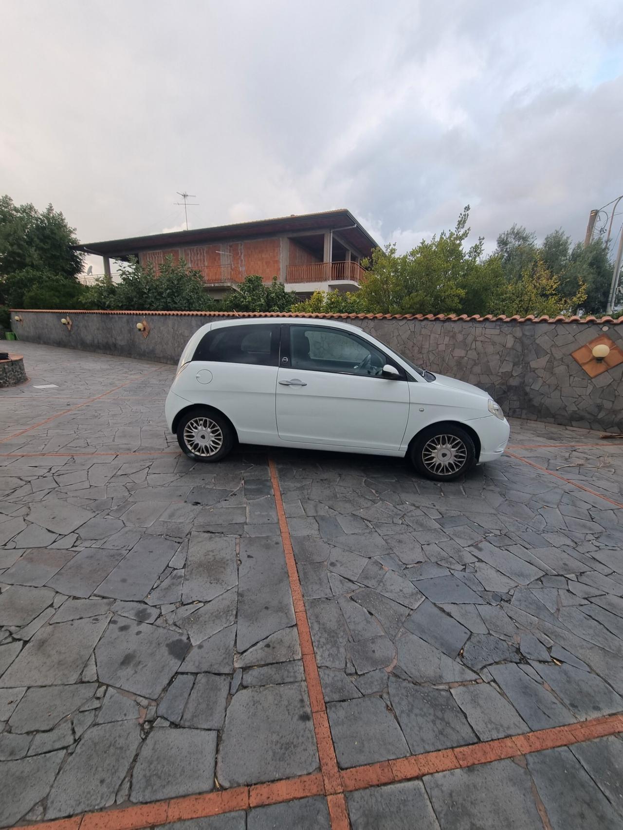 Lancia Ypsilon 1.4 Platino