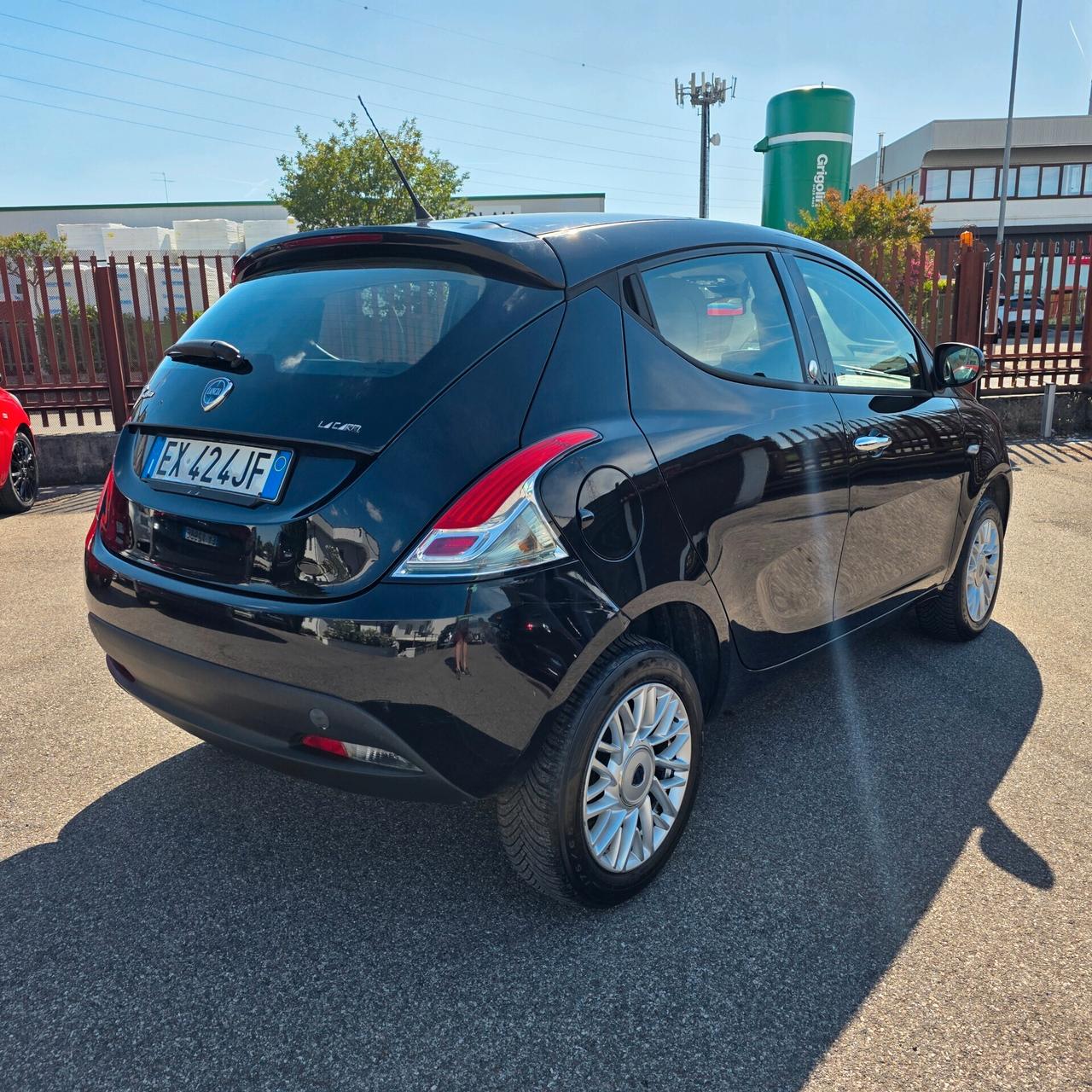 Lancia Ypsilon 0.9 TwinAir 85 CV 5 porte Metano Ecochic Gold