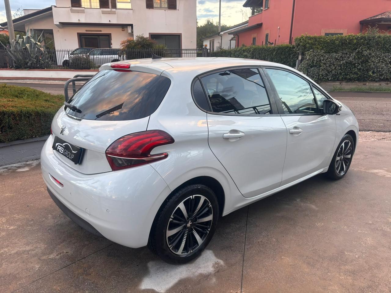 Peugeot 208 PureTech 82 5 porte Allure