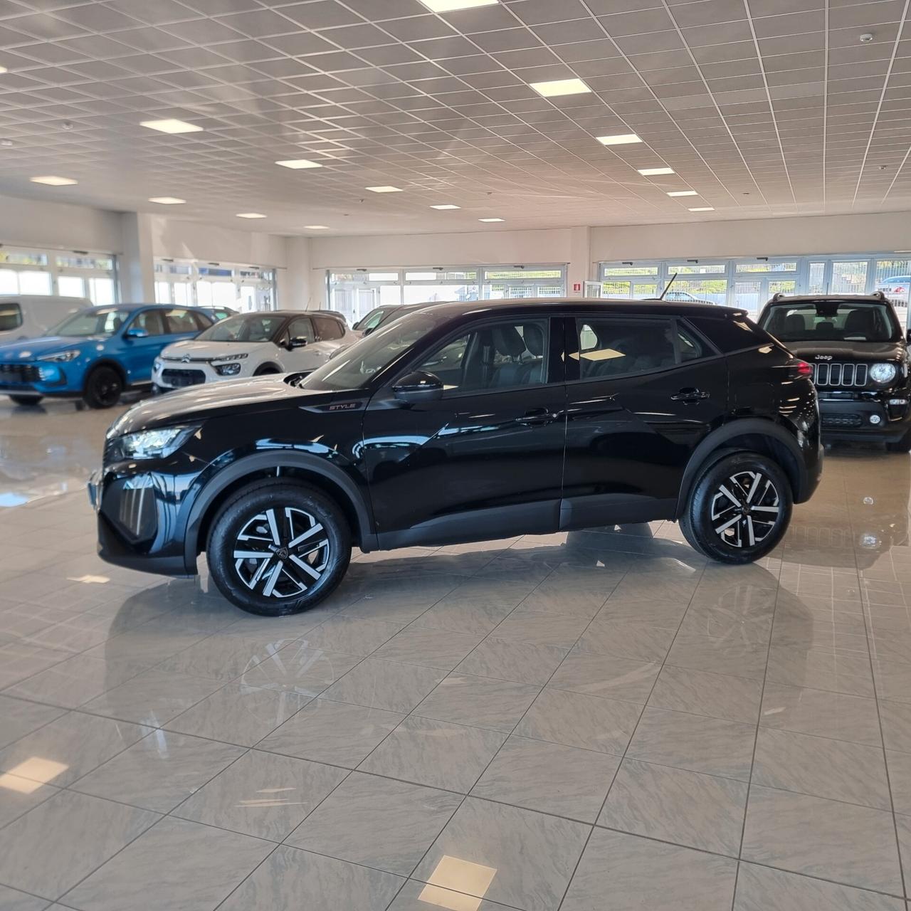 PEUGEOT 2008 SUV dallo Style deciso 1.2 100cv S&S