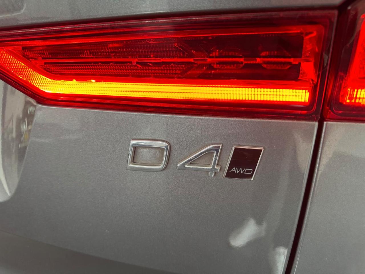 Volvo XC60 2.0 d4 190cv Awd Momentum Cockpit Full