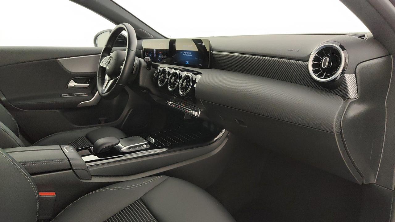 Mercedes-Benz Classe A - W177 2018 - A 180 d Sport auto