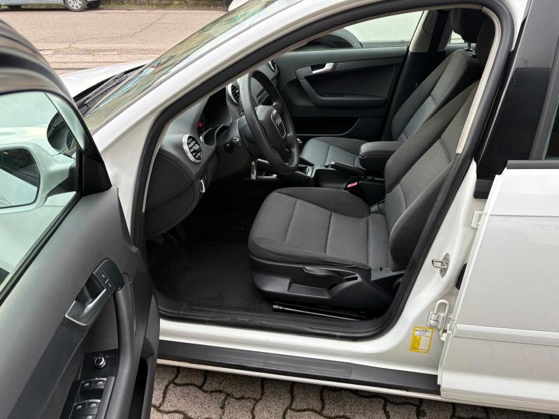 Audi A3 Sportback 1.6 tdi Young Edition 90cv OK NEOPATENATO