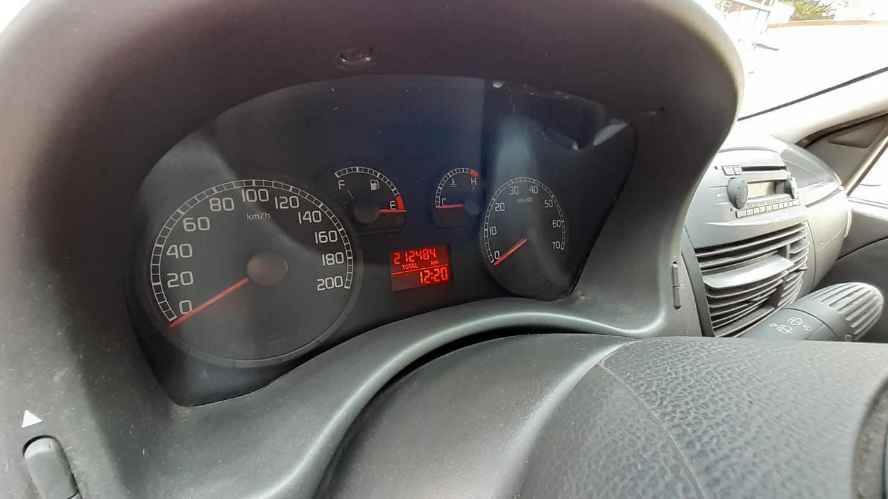 Fiat Punto 1.2 benzina 5 porte CLIMA Neopatentati