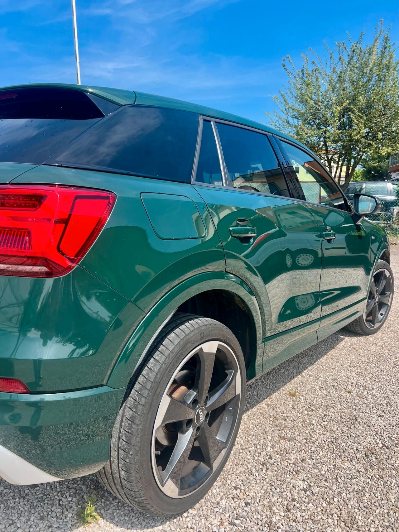 Audi Q2 35 TDI S tronic Identity Black