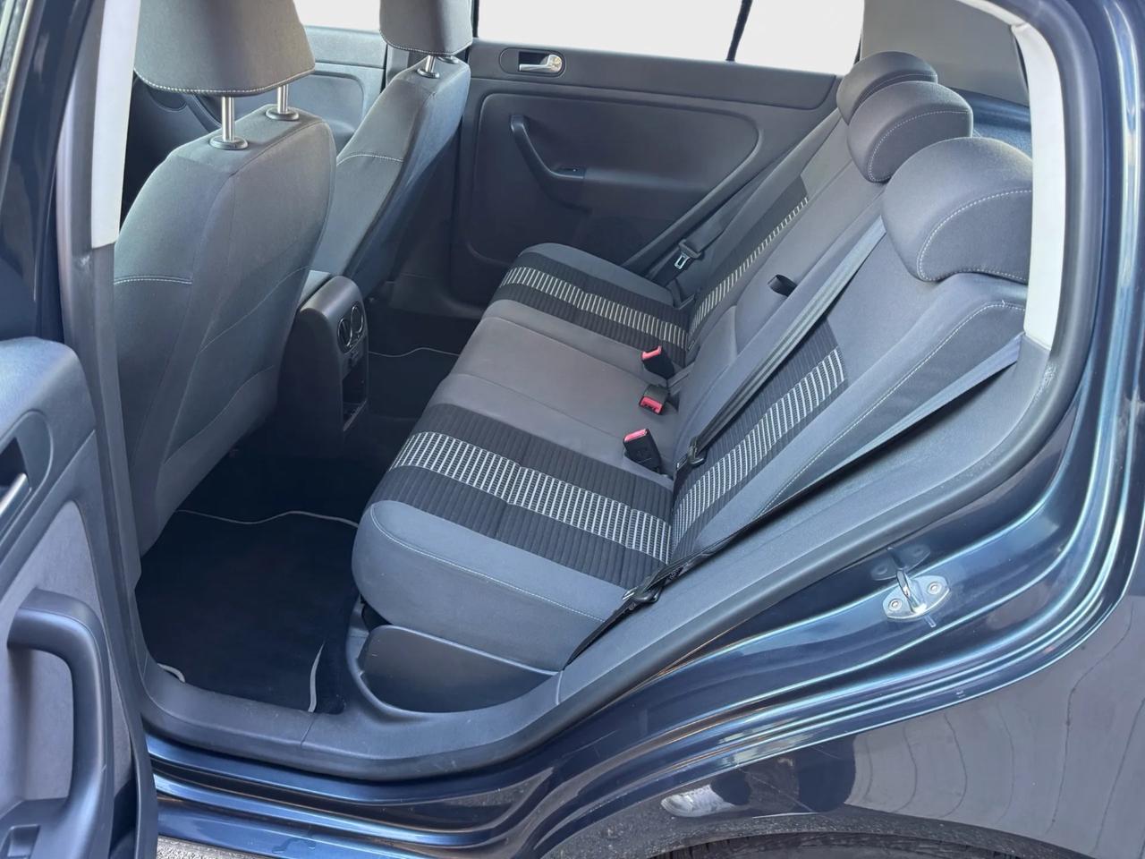 Volkswagen Golf Plus 1.6 benzina 2009 neo patentati