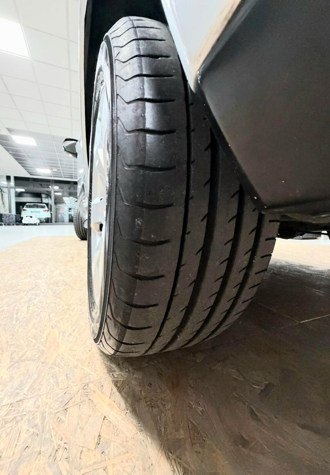 PEUGEOT 3008 1.6 HDi 115CV BUSINESS