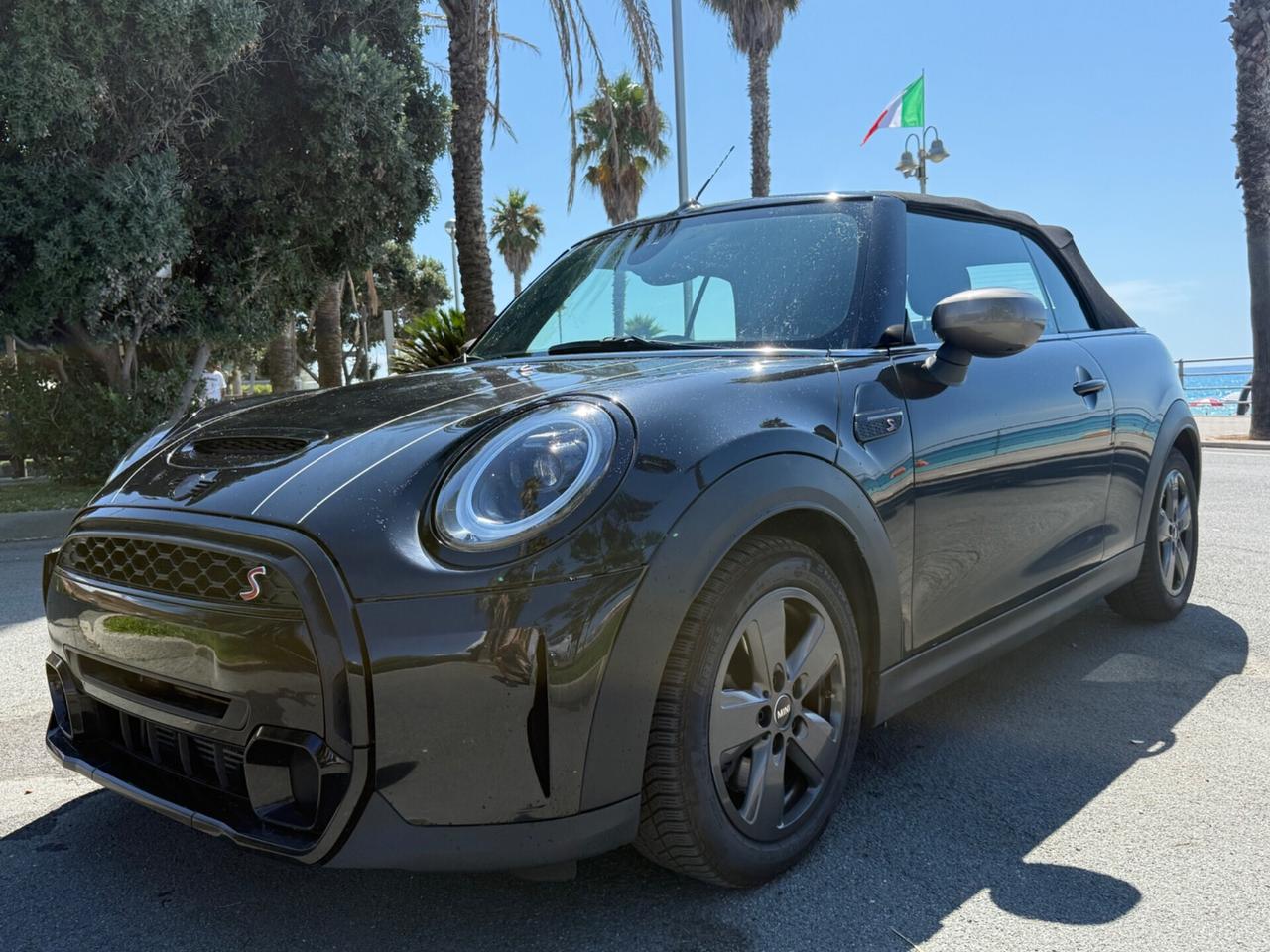 Mini 2.0 Cooper S Cabrio Yours Trim