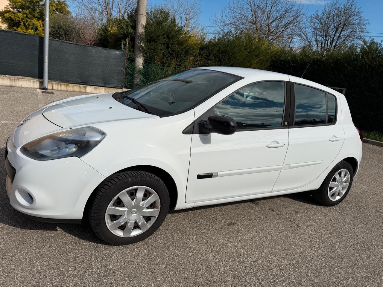Renault Clio 1.2 - NEOP. - NAV. - 12 MESI DI GARANZIA