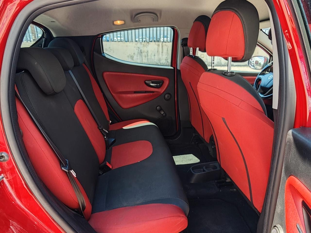 Lancia Ypsilon LANCIA YPSLON BLACK&RED 1.3 JTD 95CV STOP&START