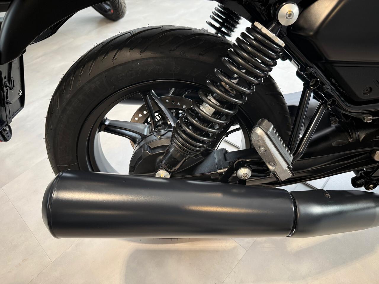 Moto Guzzi V7 IV Stone €5