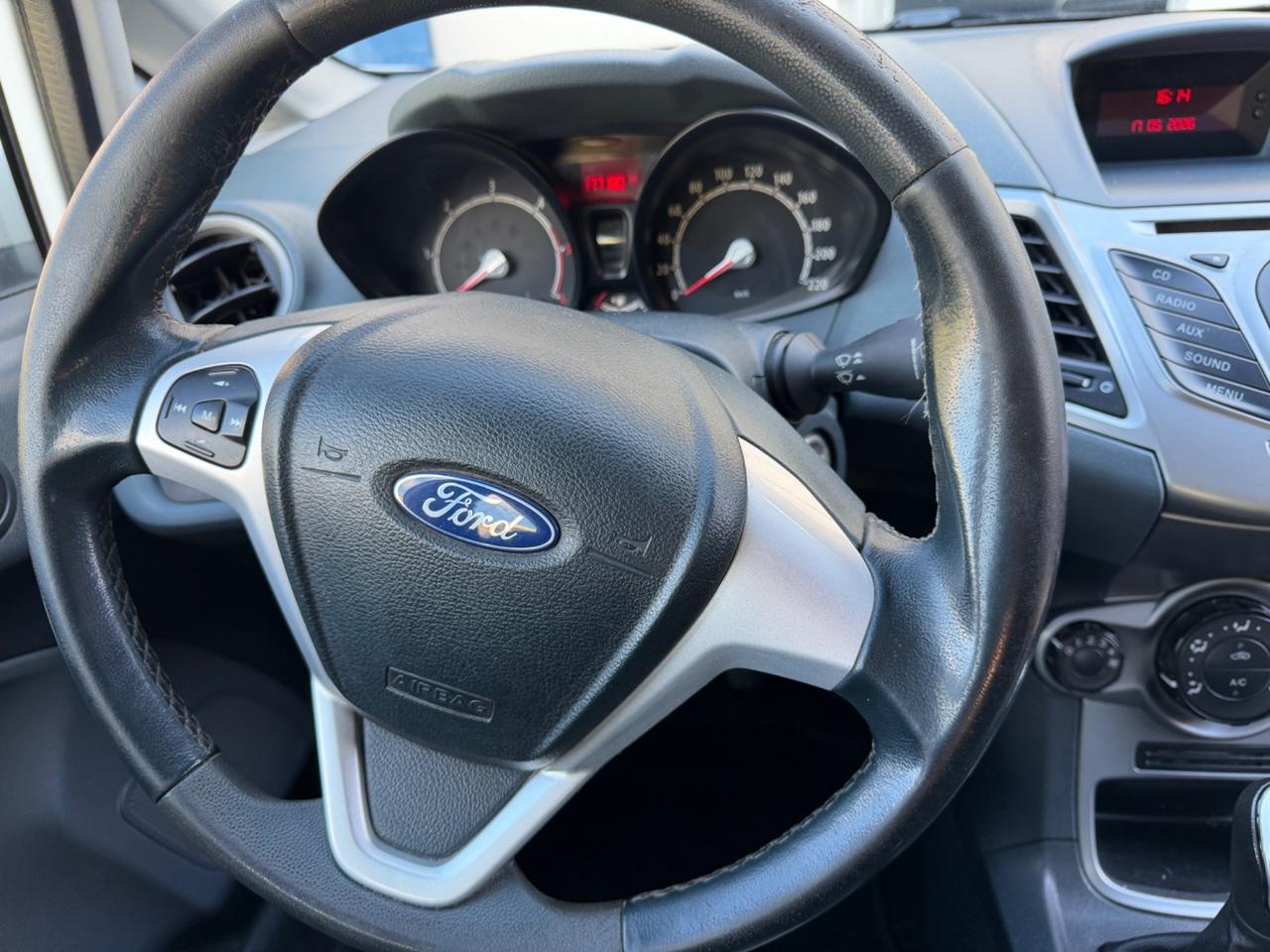 Ford Fiesta 1.4 TDCi 5p. Titanium distrib nuova frizione nuova