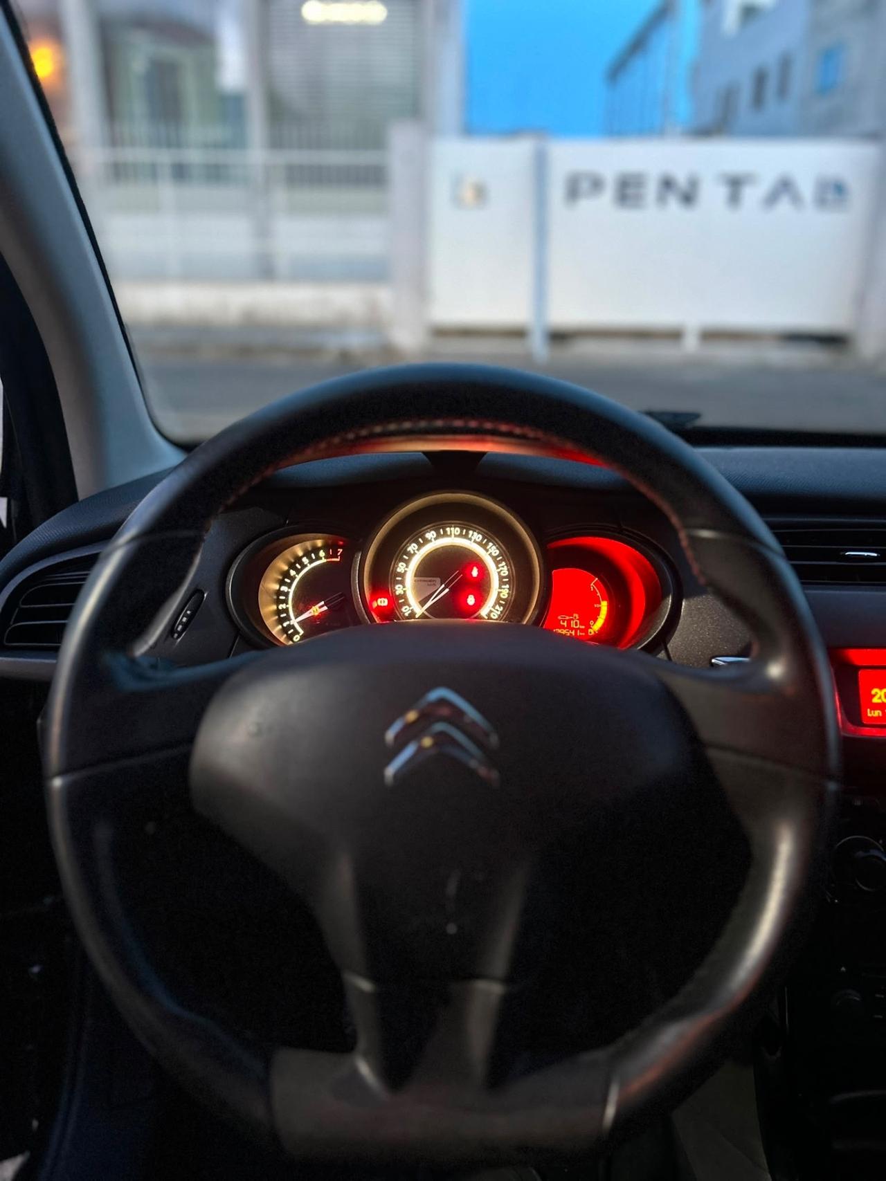 Citroen C3 Exclusive-2015 LED/USB