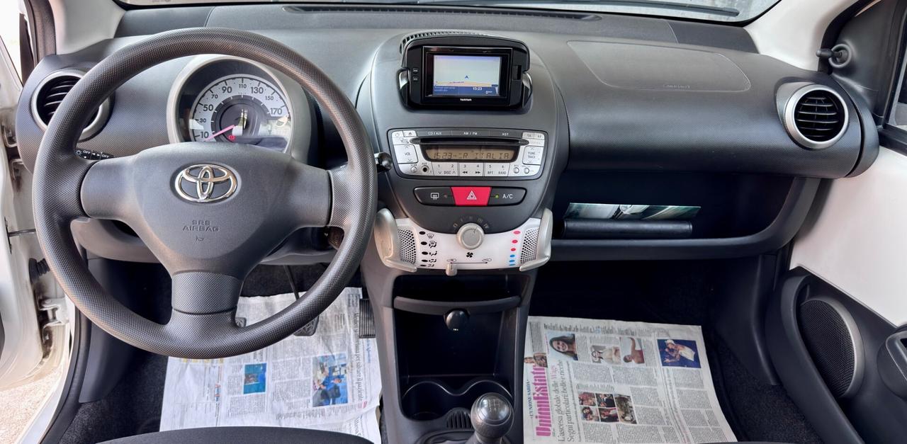 Toyota Aygo 1.0 VVT-i 69 CV 5 porte x-play MMT