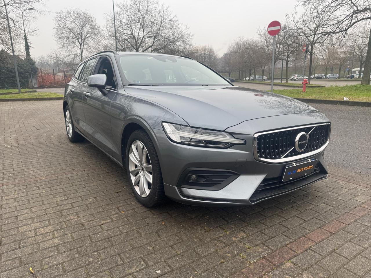 Volvo V60 2.0 d3 Momentum Business Pro auto my21