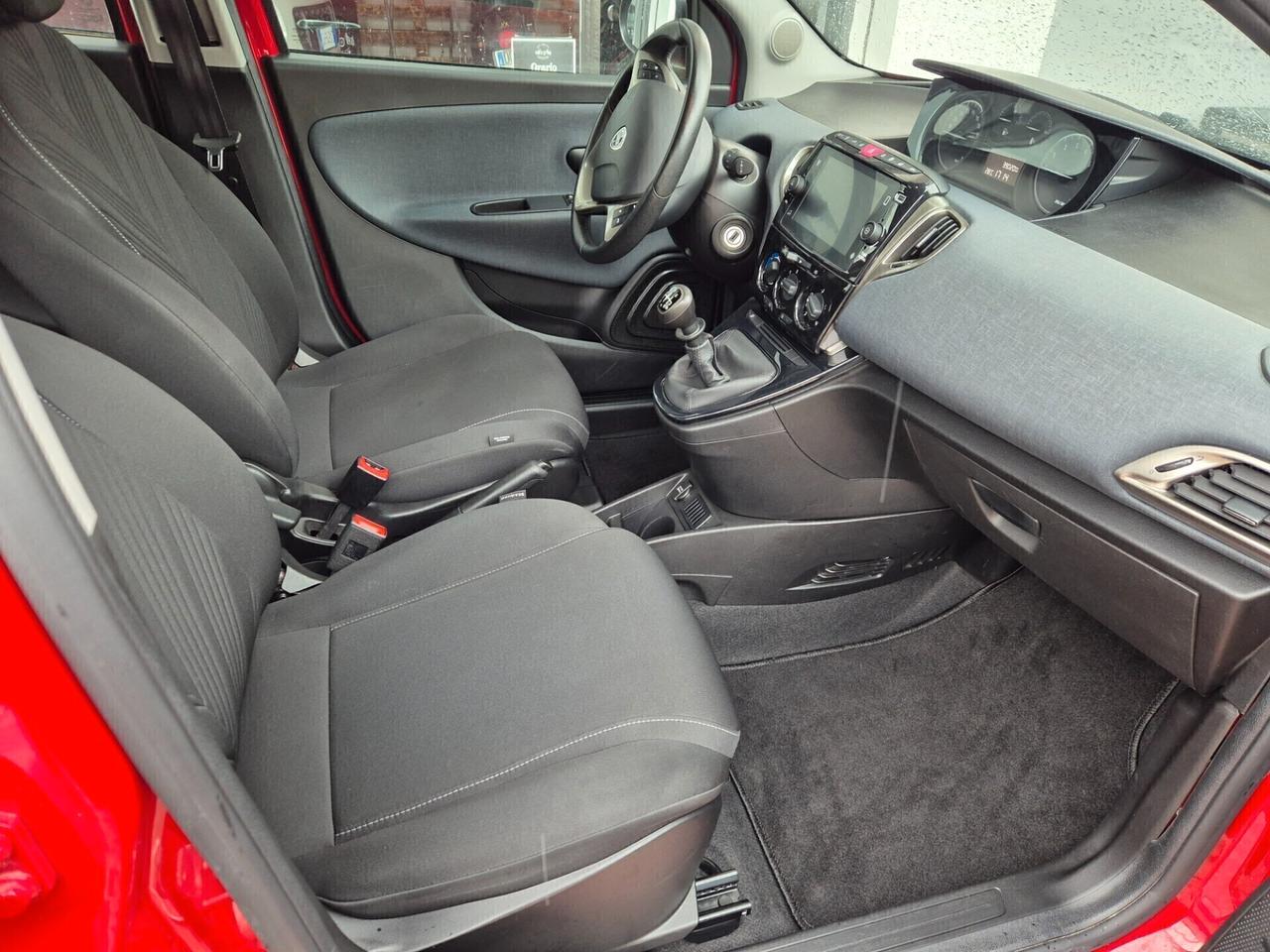 Lancia Ypsilon 1.0 FireFly 5 porte S&S Hybrid Gold