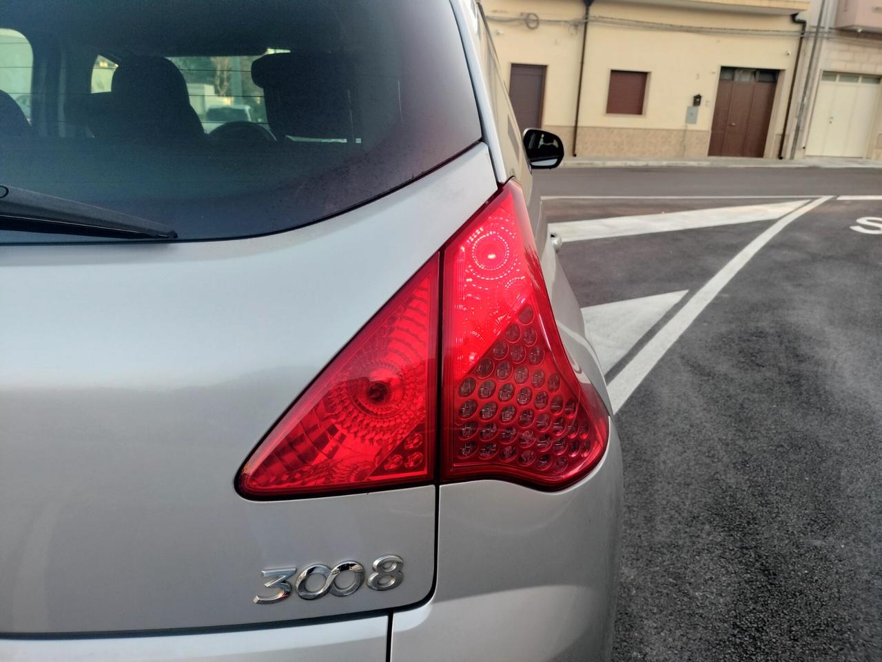 Peugeot 3008 1.6 HDi 110CV cambio robotizzato Outdoor