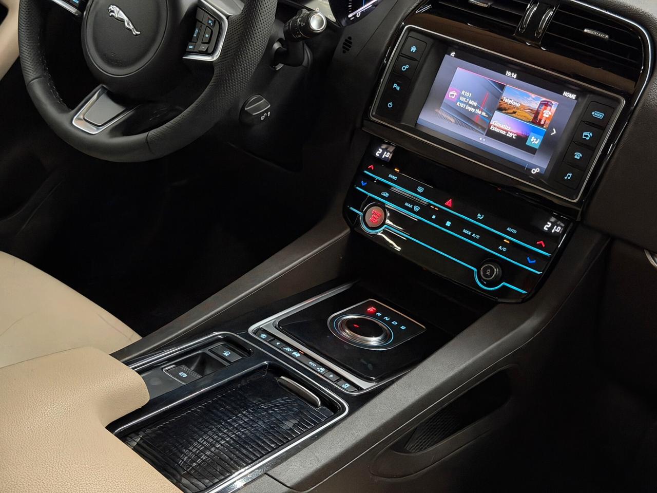 Jaguar F-Pace 2.0 D 180 CV - 24 MESI DI GARANZIA