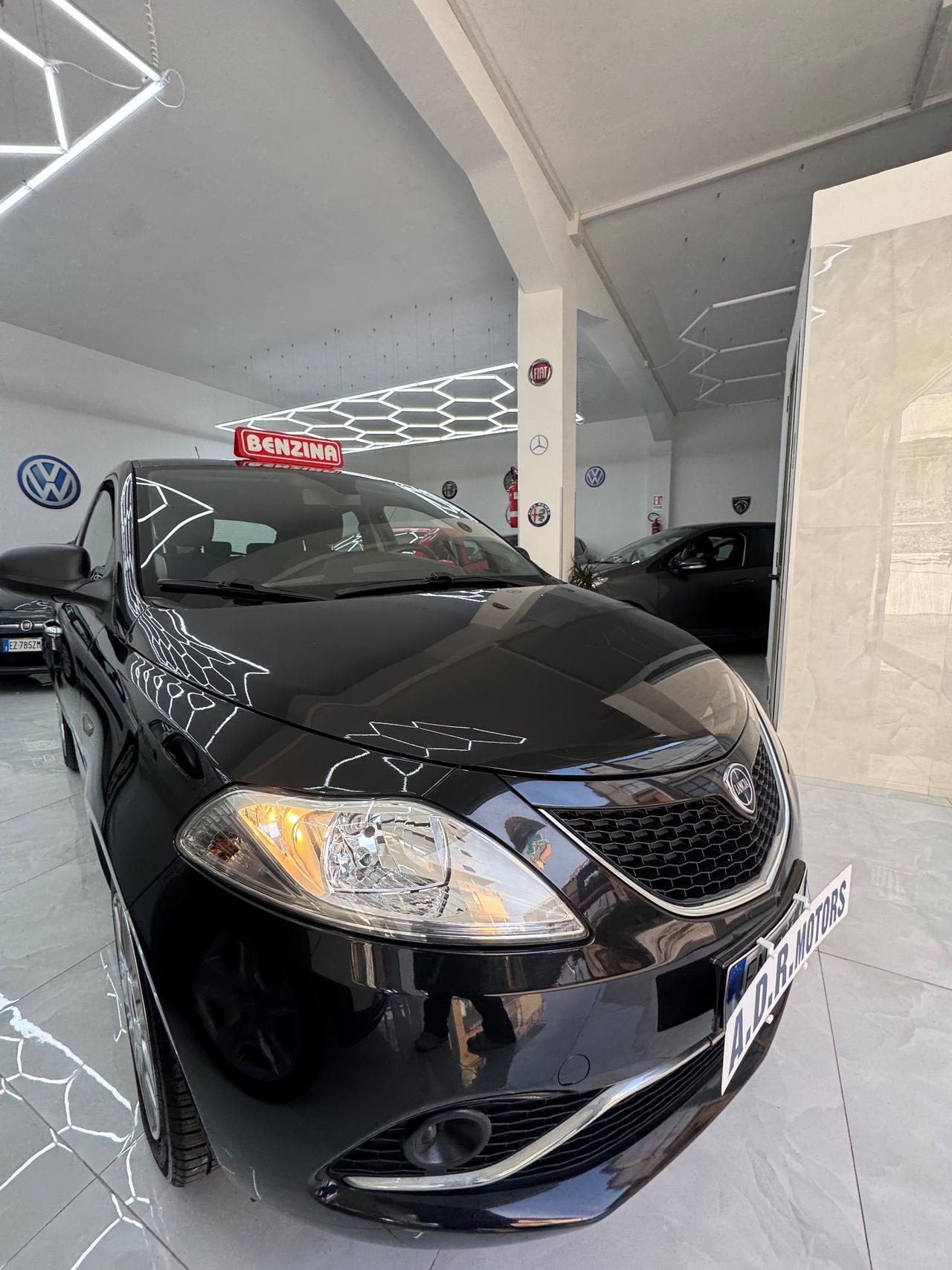 Lancia Ypsilon 1.2 69 CV 5 porte Platinum