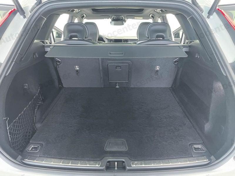 Volvo XC60 XC60 B4 (d) AWD 197CV GEARTRONIC R DESIGN