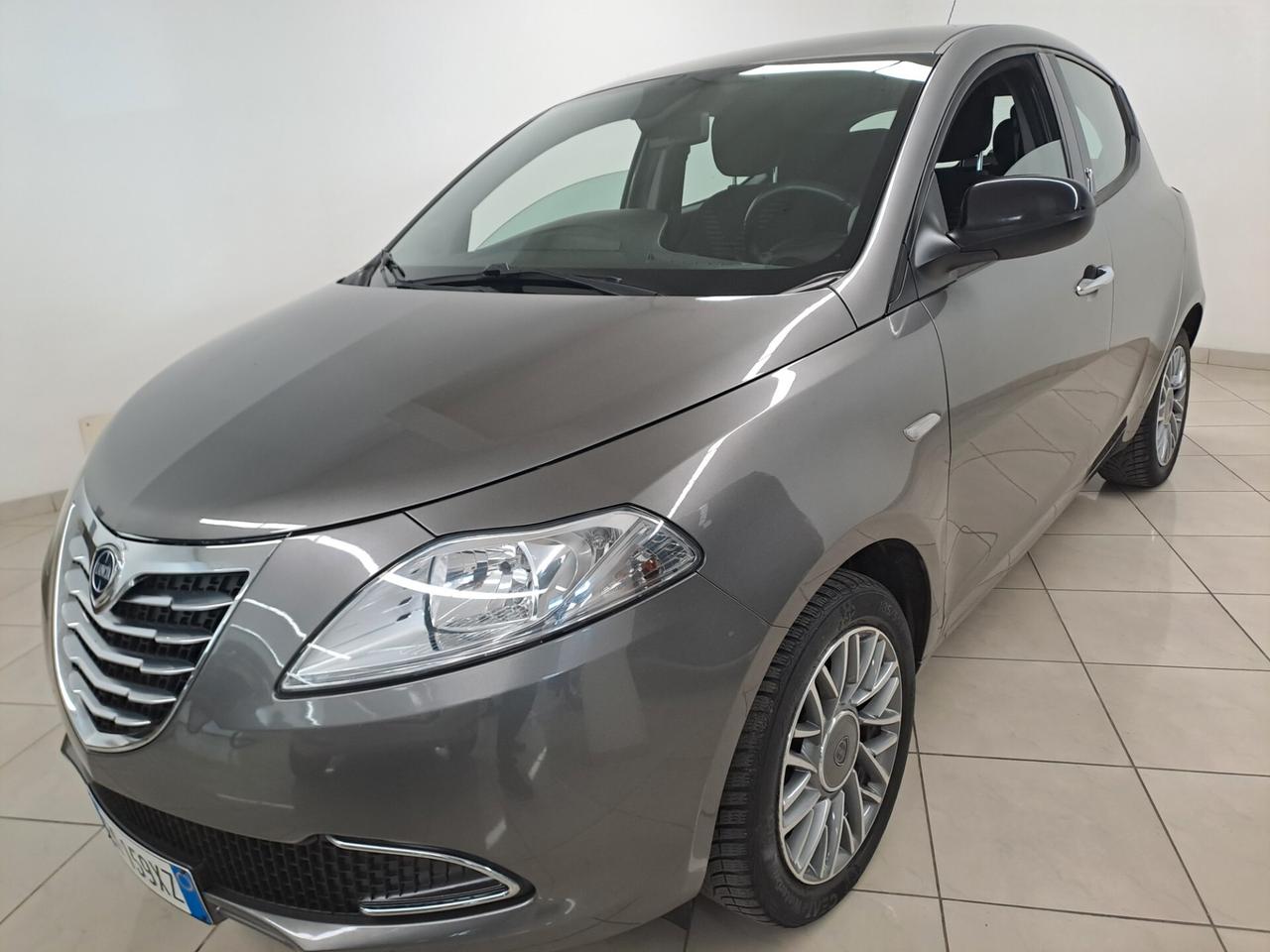 Lancia Ypsilon 1.2 69 CV 5 porte S&S Silver