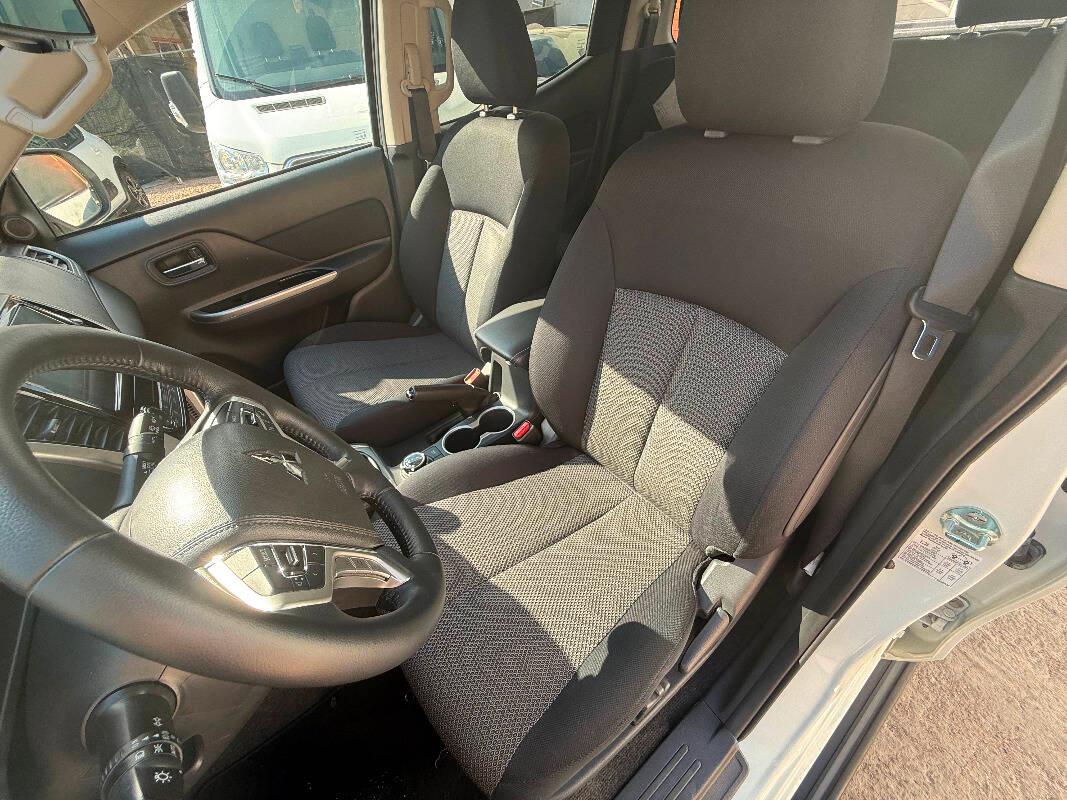 Mitsubishi L200 Cab VI 2019 Mitsubishi L200 d.cab 2.3d Diamond Pack 0 4wd 150cv