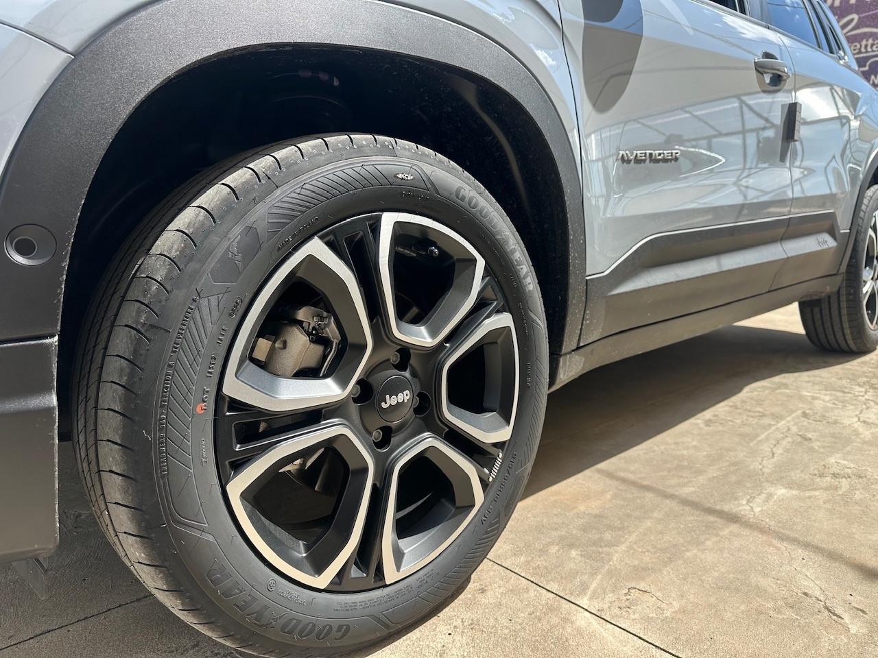 Jeep Avenger 1.2 Turbo 110 CV MHEV Summit