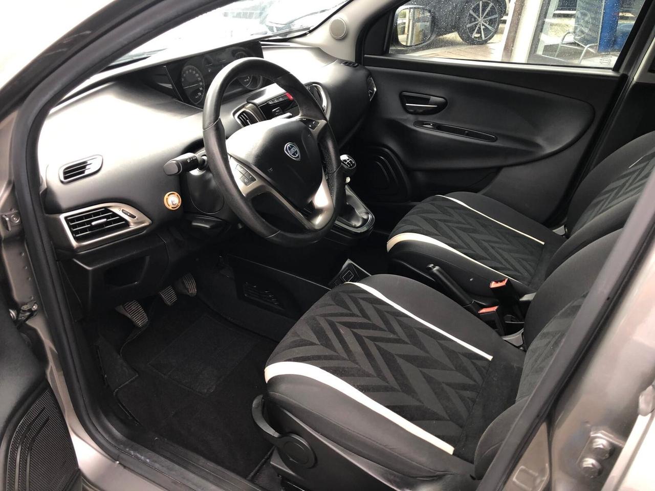 Lancia Ypsilon 1.2 69 CV 5 porte PLATINUM UNICO PROPRIETARIO GARANZIA EUROPEA 12 MESI RINNOVABILE