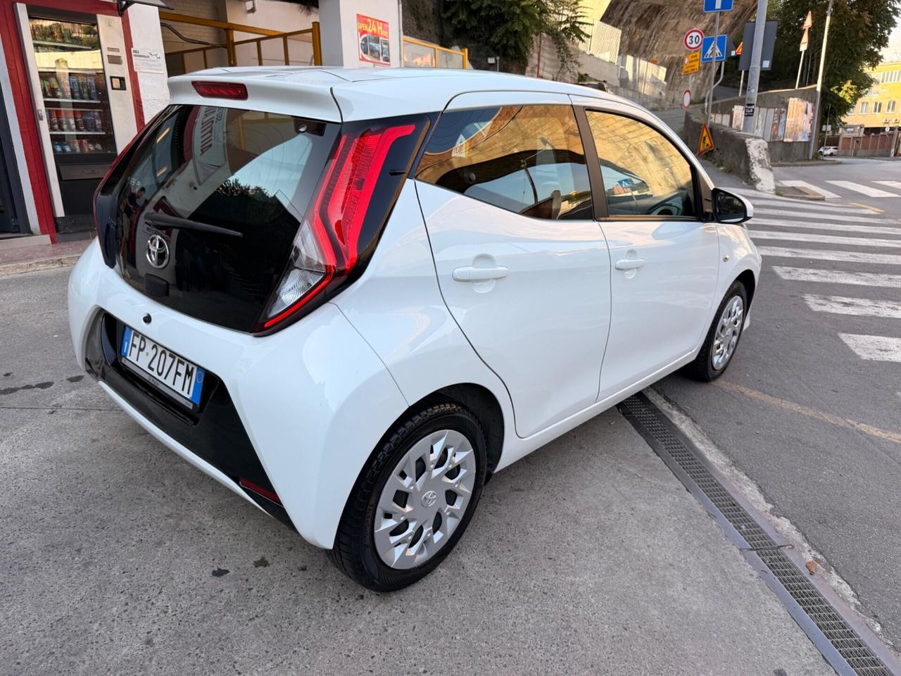 TOYOTA AYGO 1.0 NEOPATENTATI KM 23 MILA !!!!!