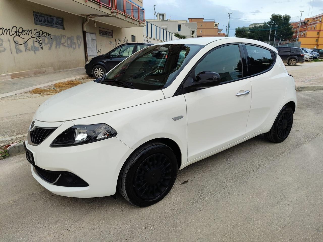 Lancia Ypsilon 1.0 FireFly SILVER 70CV