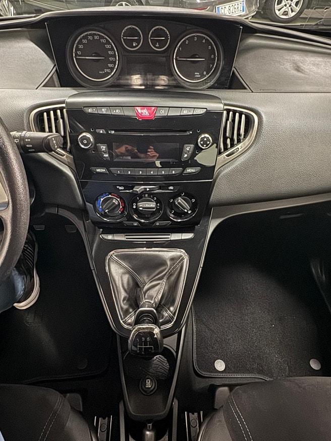 LANCIA Ypsilon 1.2 69 CV 5 porte Gold