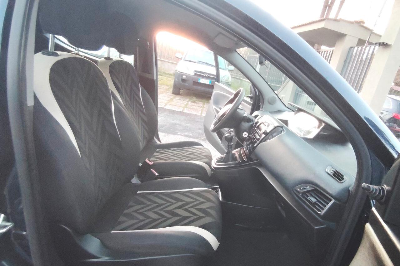 Lancia Ypsilon 1.2 69 CV 5 porte Platinum