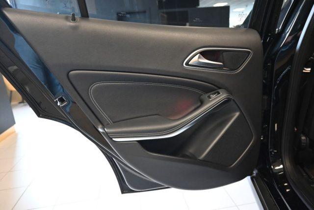 MERCEDES-BENZ GLA 180 SPORT AUTO NAVI TEL CAM 18"CRUISE PELLE/TESS.FULL!