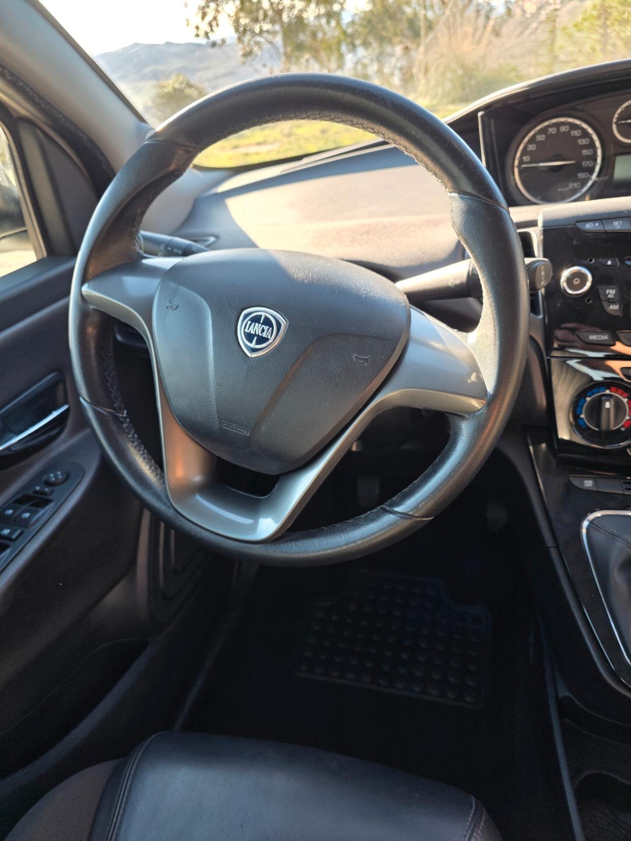 Lancia Ypsilon 1.2 69 CV 5 porte S&S Gold