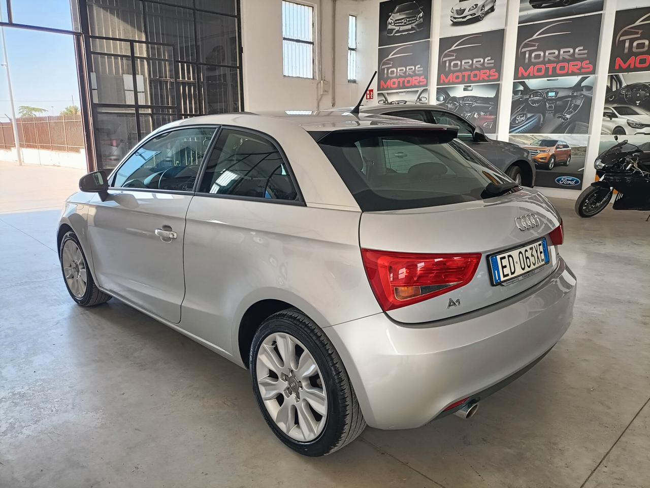 Audi A1 1.6 TDI 105 CV Attraction 07/2011