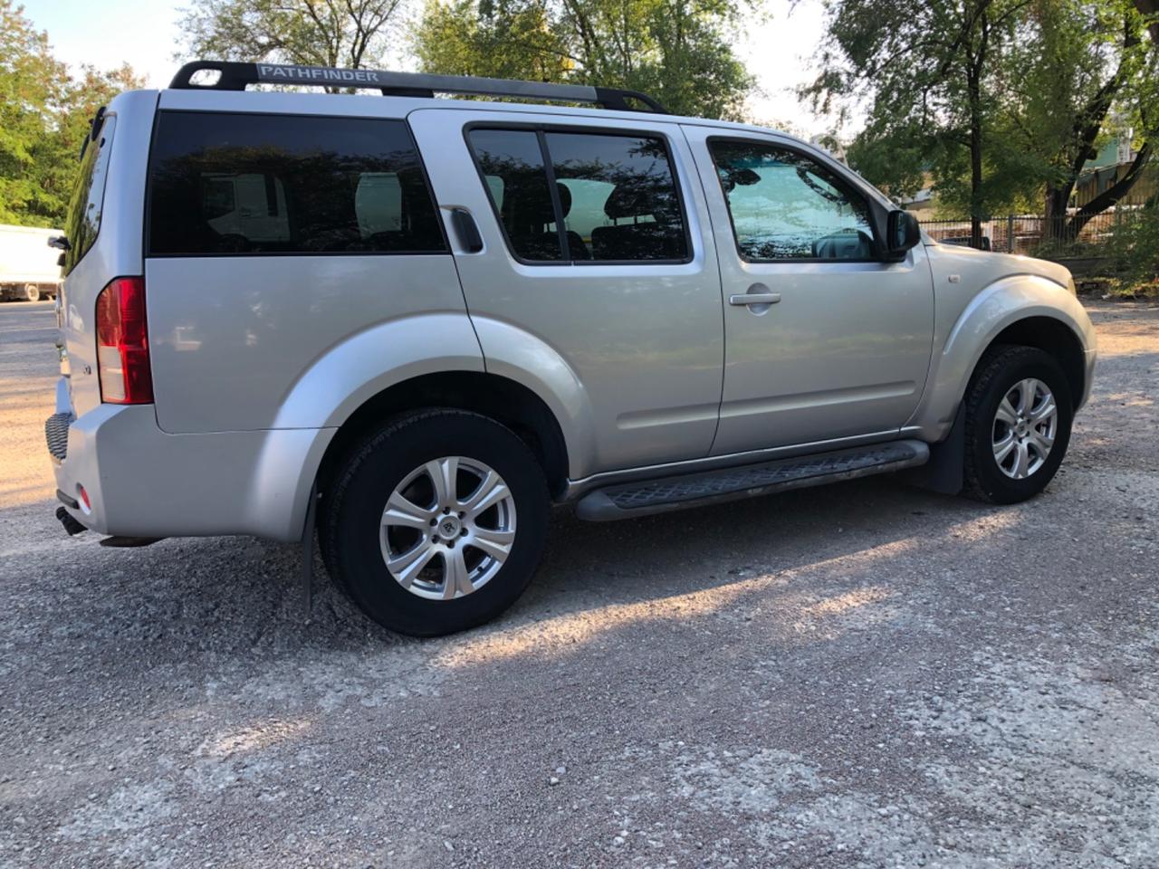Nissan Pathfinder 2.5 dCi SE